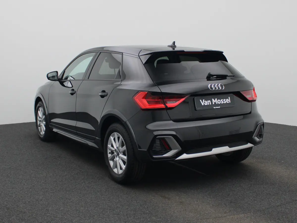 30 TFSI Advanced edition | Adaptive cruise control | Parkeersensoren | Stoelverwarming | Smartphone interface | Privacy glas | Climate control | Audi sound system