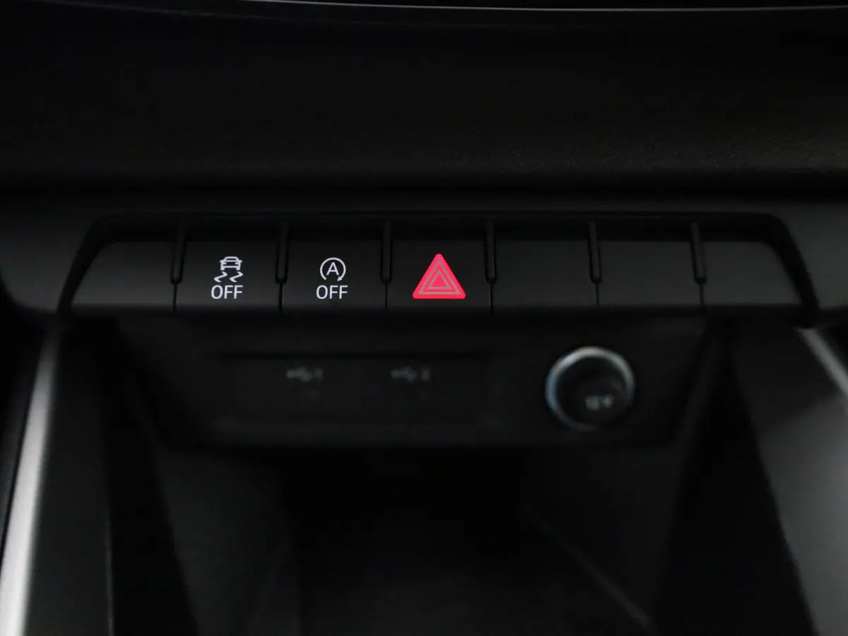 30 TFSI Advanced edition | Adaptive cruise control | Parkeersensoren | Stoelverwarming | Smartphone interface | Privacy glas | Climate control | Audi sound system