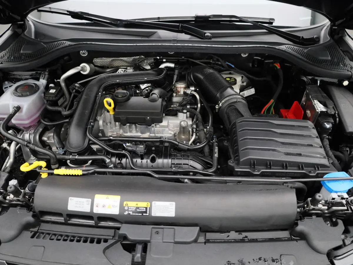 30 TFSI Advanced edition | Adaptive cruise control | Parkeersensoren | Stoelverwarming | Smartphone interface | Privacy glas | Climate control | Audi sound system