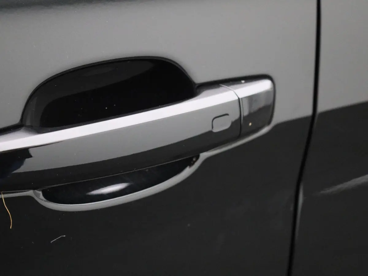 30 TFSI Advanced edition | Adaptive cruise control | Parkeersensoren | Stoelverwarming | Smartphone interface | Privacy glas | Climate control | Audi sound system