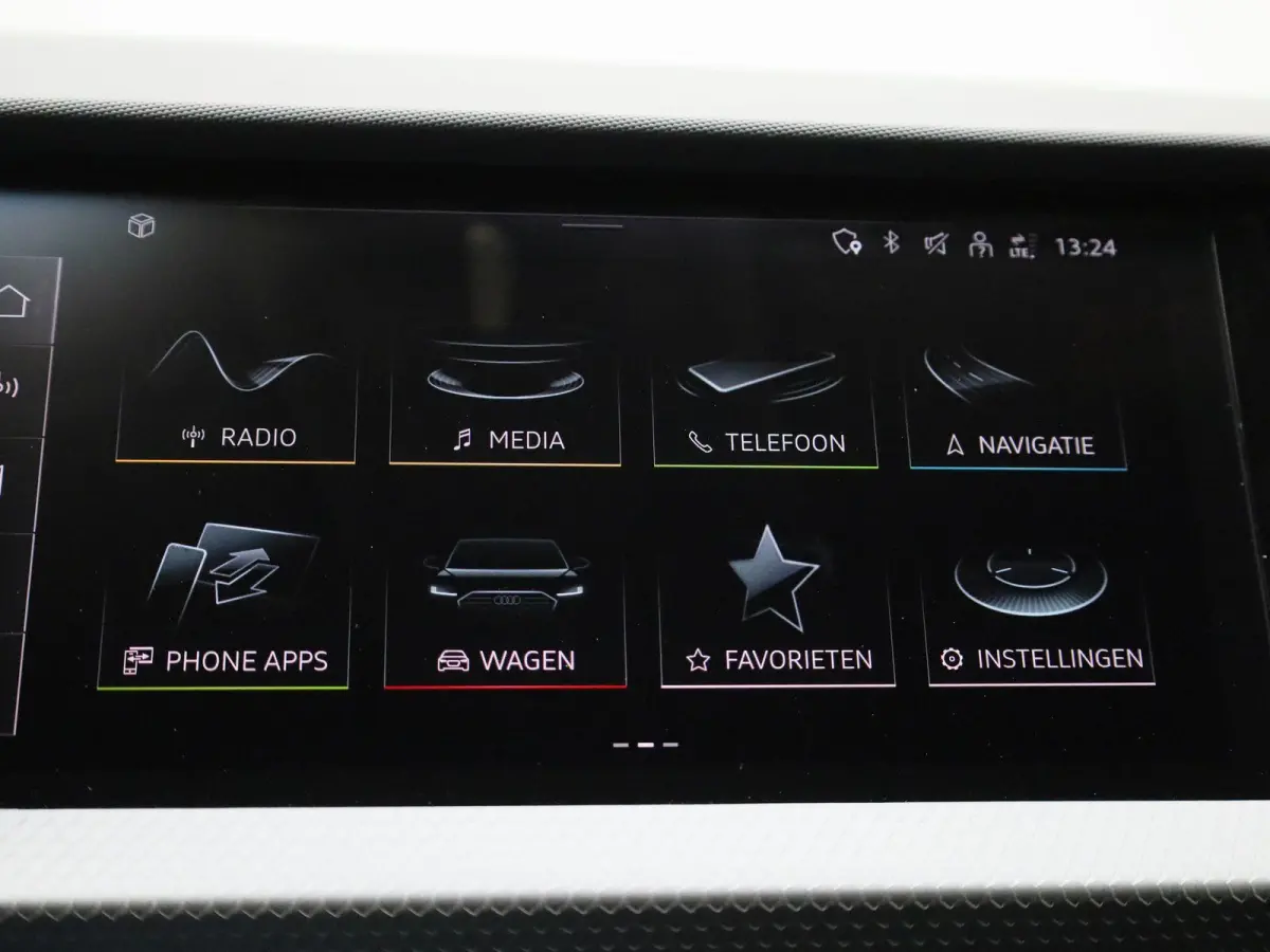 30 TFSI Advanced edition | Adaptive cruise control | Parkeersensoren | Stoelverwarming | Smartphone interface | Privacy glas | Climate control | Audi sound system