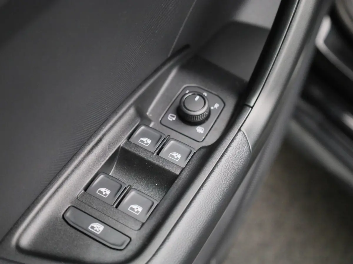 30 TFSI Advanced edition | Adaptive cruise control | Parkeersensoren | Stoelverwarming | Smartphone interface | Privacy glas | Climate control | Audi sound system