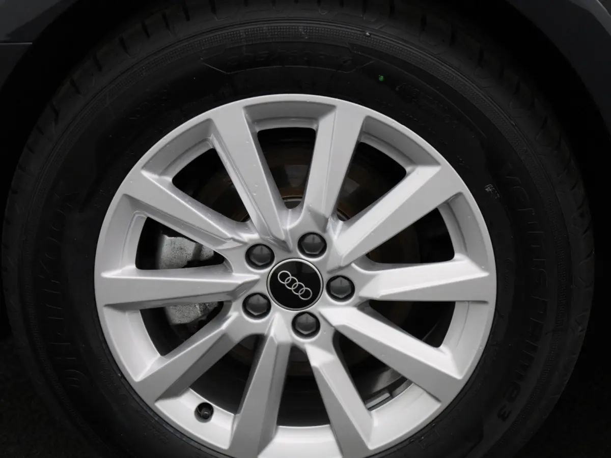 30 TFSI Advanced edition | Adaptive cruise control | Parkeersensoren | Stoelverwarming | Smartphone interface | Privacy glas | Climate control | Audi sound system