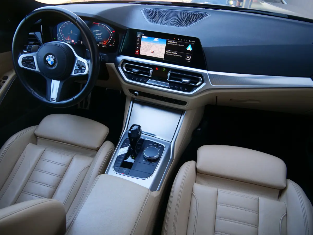 318i High Executive Edition 157 Pk Automaat Navi / DAB / Apple Carplay / Leer / M-pakket