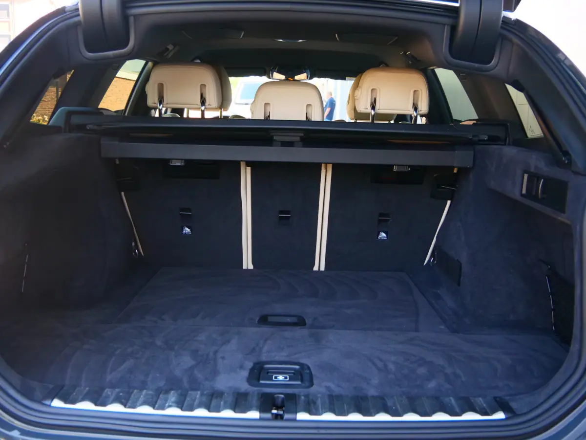 318i High Executive Edition 157 Pk Automaat Navi / DAB / Apple Carplay / Leer / M-pakket