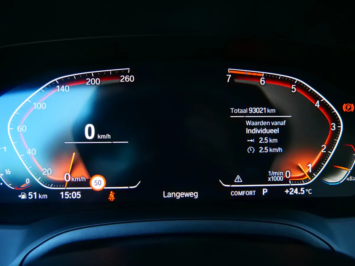 318i High Executive Edition 157 Pk Automaat Navi / DAB / Apple Carplay / Leer / M-pakket