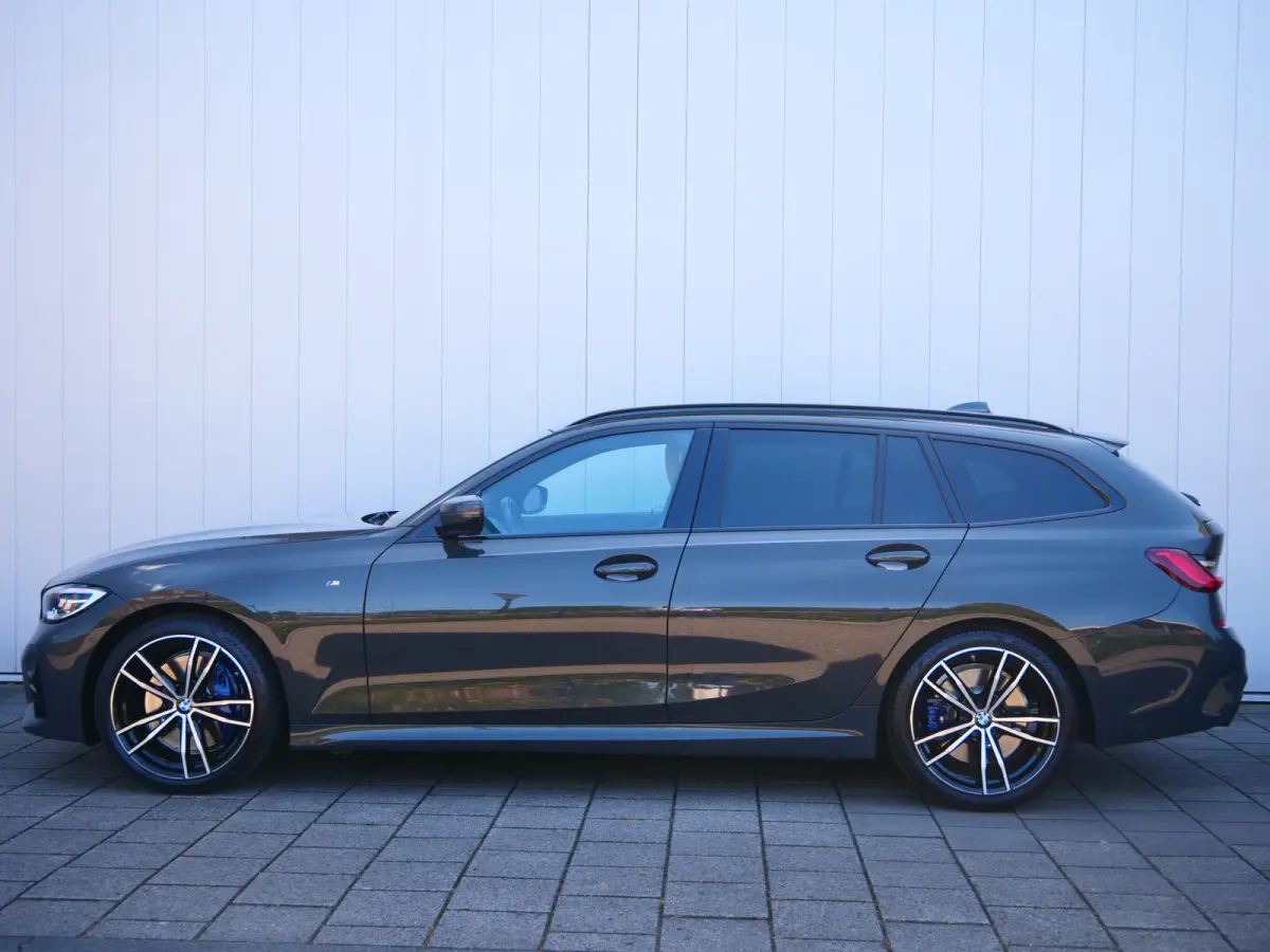 318i High Executive Edition 157 Pk Automaat Navi / DAB / Apple Carplay / Leer / M-pakket