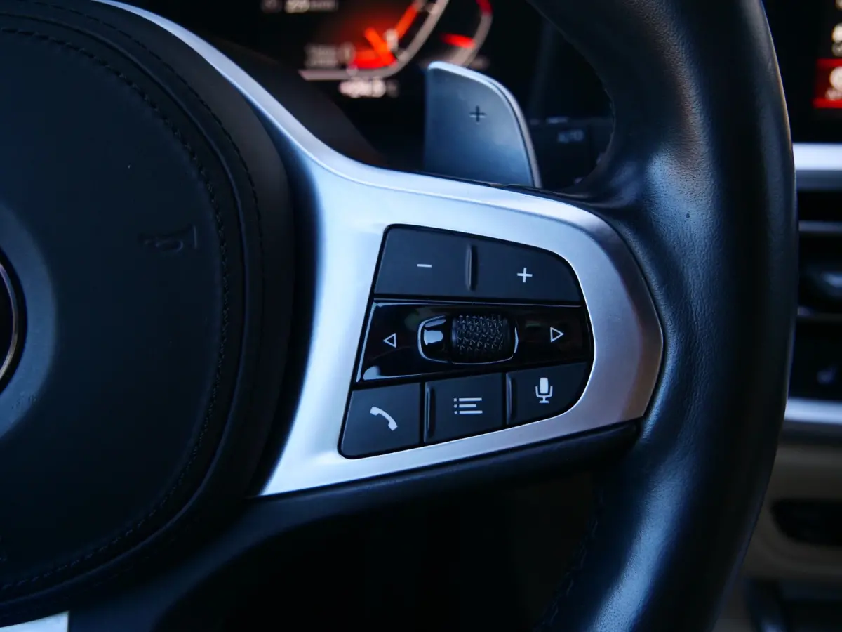 318i High Executive Edition 157 Pk Automaat Navi / DAB / Apple Carplay / Leer / M-pakket