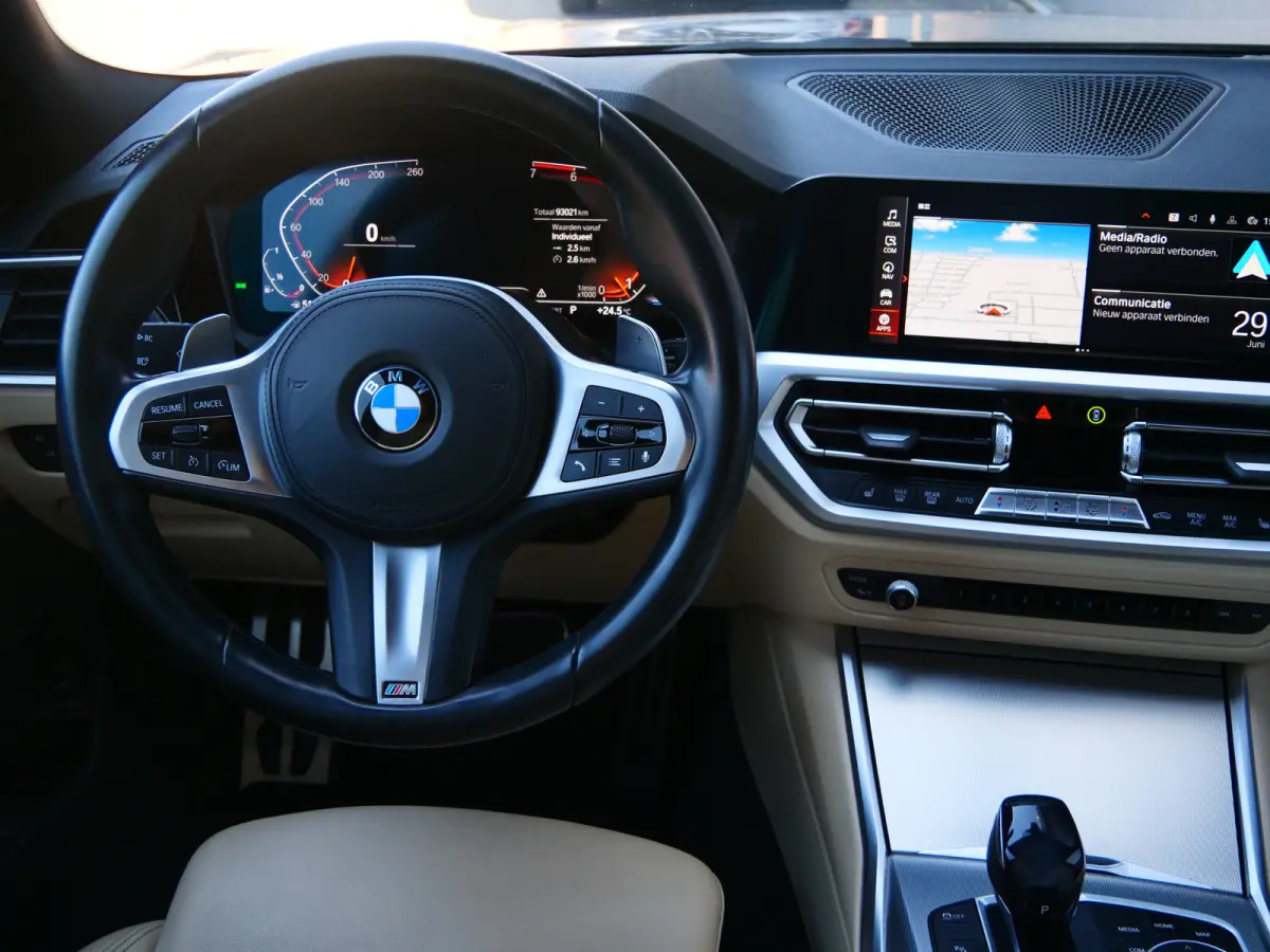 318i High Executive Edition 157 Pk Automaat Navi / DAB / Apple Carplay / Leer / M-pakket