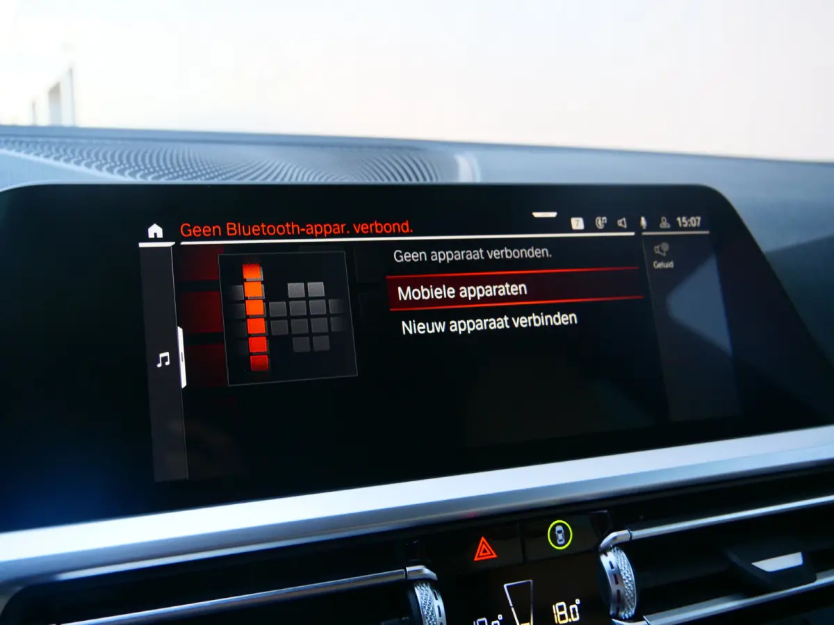 318i High Executive Edition 157 Pk Automaat Navi / DAB / Apple Carplay / Leer / M-pakket