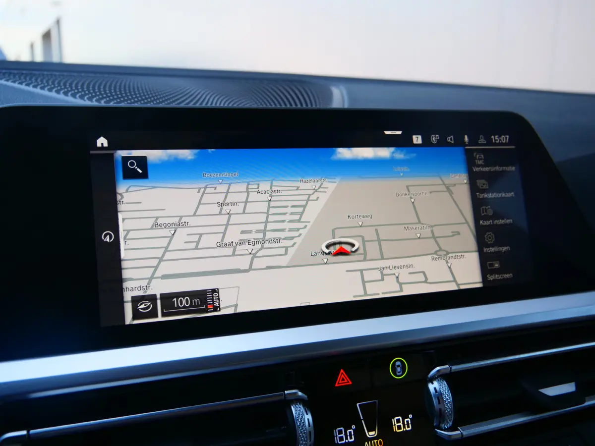 318i High Executive Edition 157 Pk Automaat Navi / DAB / Apple Carplay / Leer / M-pakket
