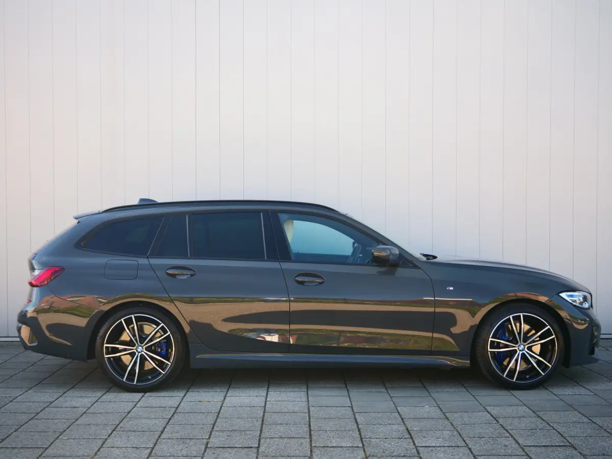 318i High Executive Edition 157 Pk Automaat Navi / DAB / Apple Carplay / Leer / M-pakket