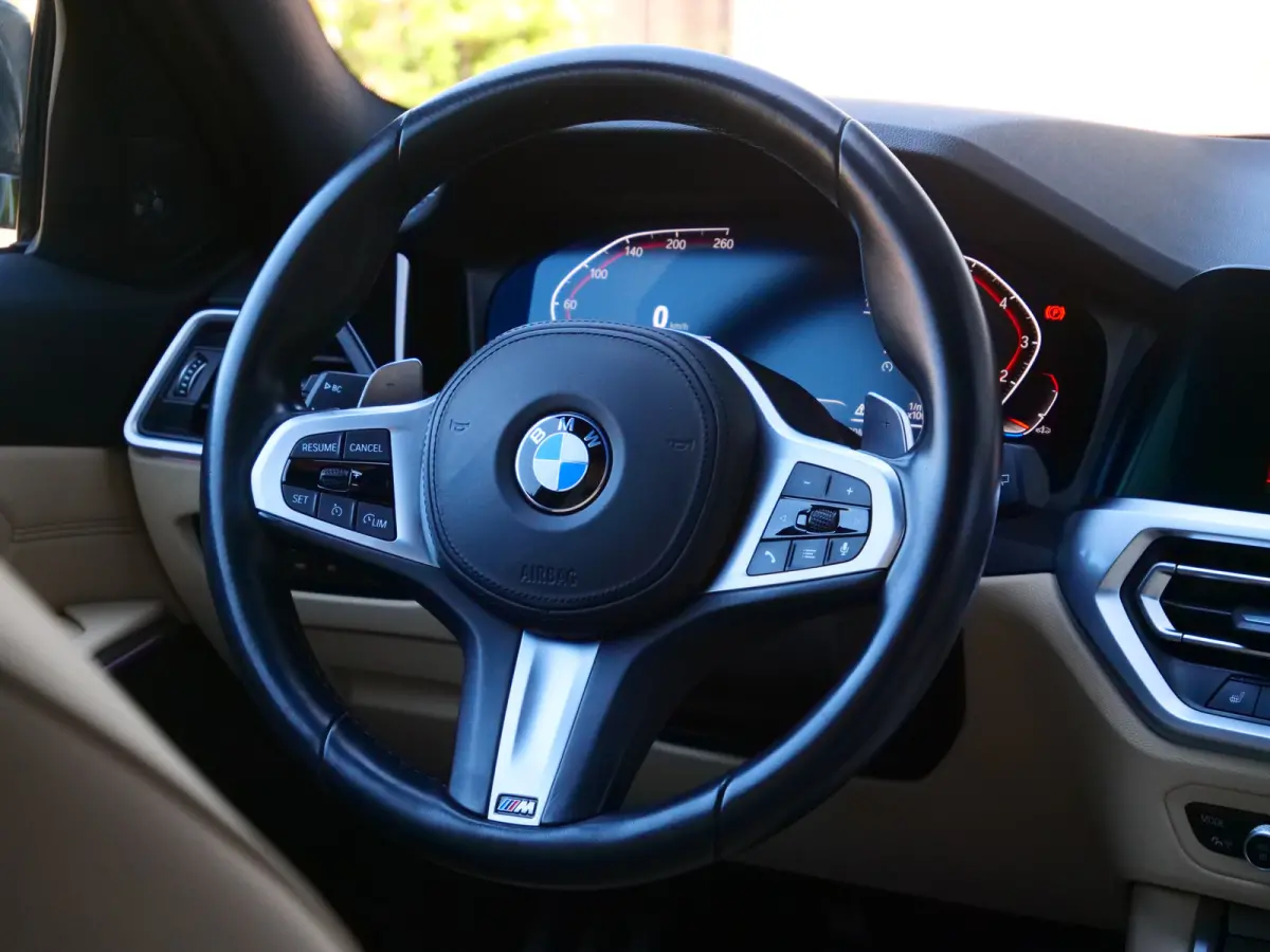 318i High Executive Edition 157 Pk Automaat Navi / DAB / Apple Carplay / Leer / M-pakket