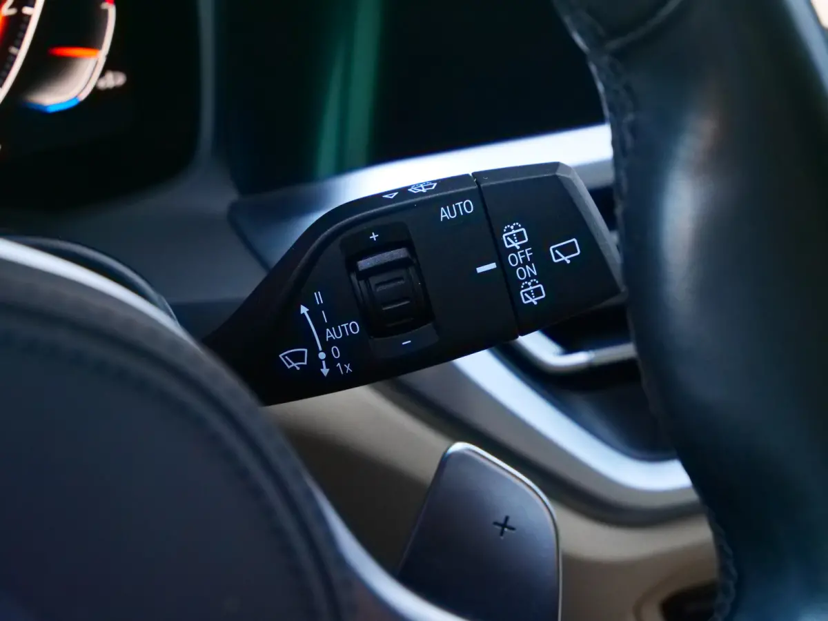 318i High Executive Edition 157 Pk Automaat Navi / DAB / Apple Carplay / Leer / M-pakket