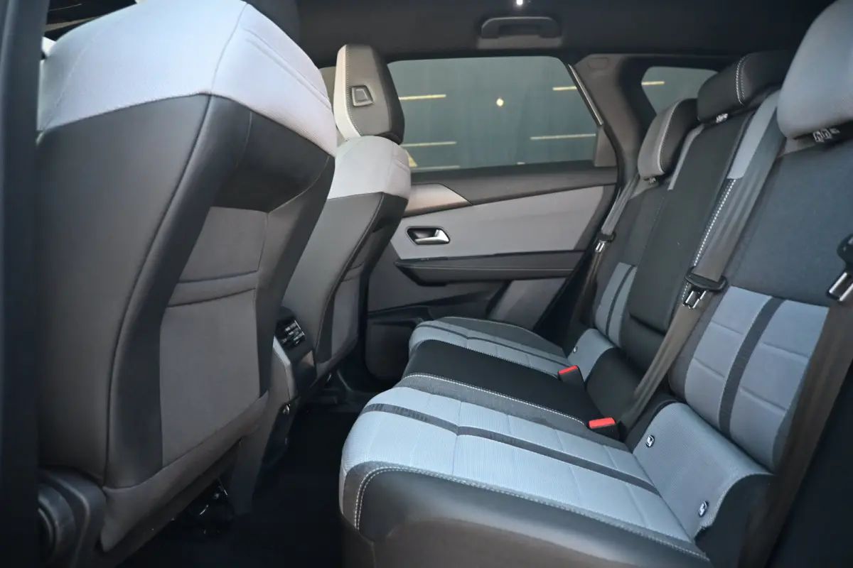 1.2 Turbo Hybrid GS | Navigatie | Stoel/Stuurverwarming | Achteruitrijcamera | HUD | Apple Carplay & Android Auto | !!