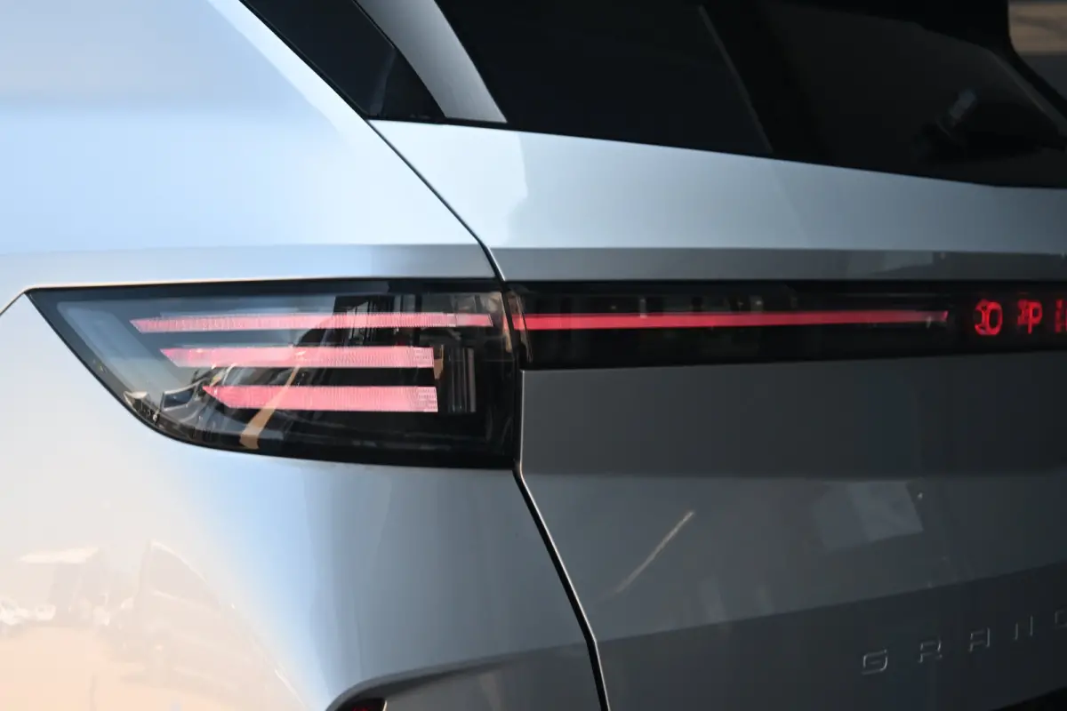 1.2 Turbo Hybrid GS | Navigatie | Stoel/Stuurverwarming | Achteruitrijcamera | HUD | Apple Carplay & Android Auto | !!