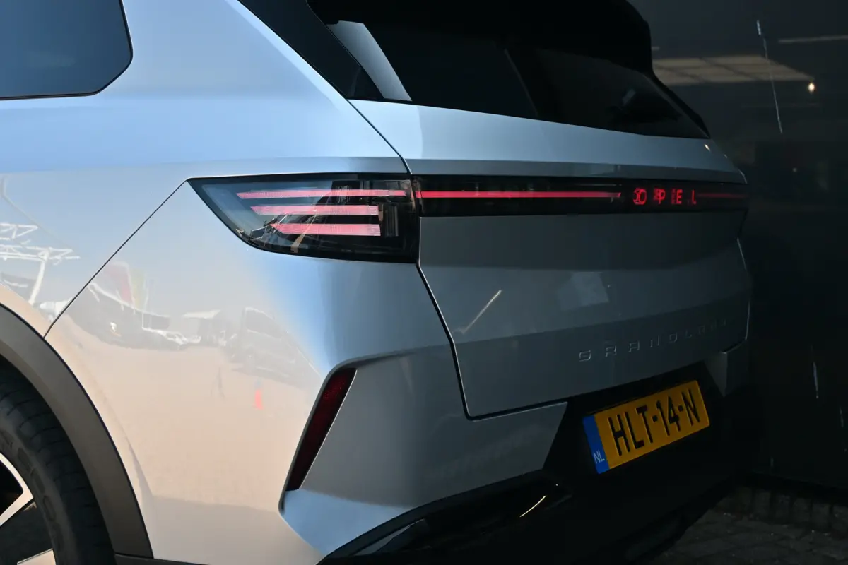 1.2 Turbo Hybrid GS | Navigatie | Stoel/Stuurverwarming | Achteruitrijcamera | HUD | Apple Carplay & Android Auto | !!