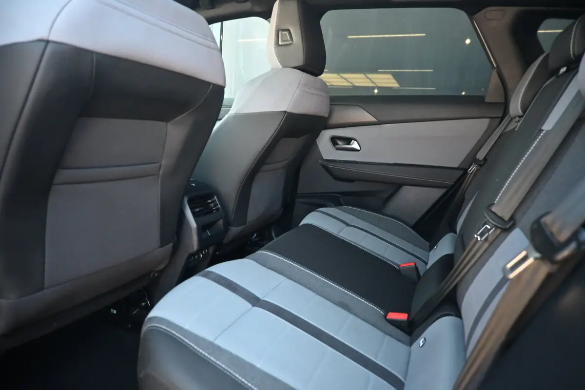 1.2 Turbo Hybrid GS | Navigatie | Stoel/Stuurverwarming | Achteruitrijcamera | HUD | Apple Carplay & Android Auto | !!