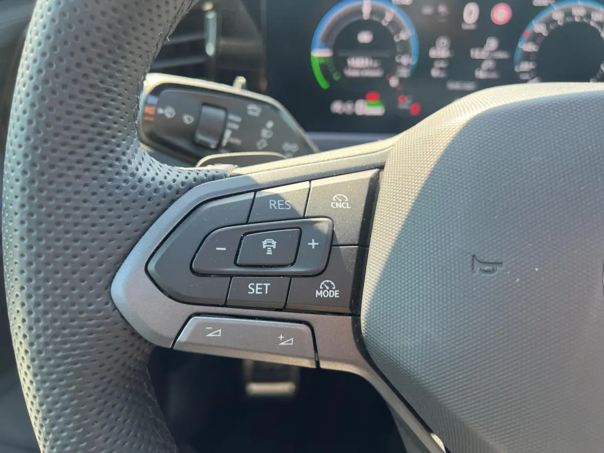 1.5 eHybrid R-Line Business | 272Pk | Trekhaak | Pano | 5J garantie | Blackstyle Plus | Harman Kardon | Alcantara hemel |