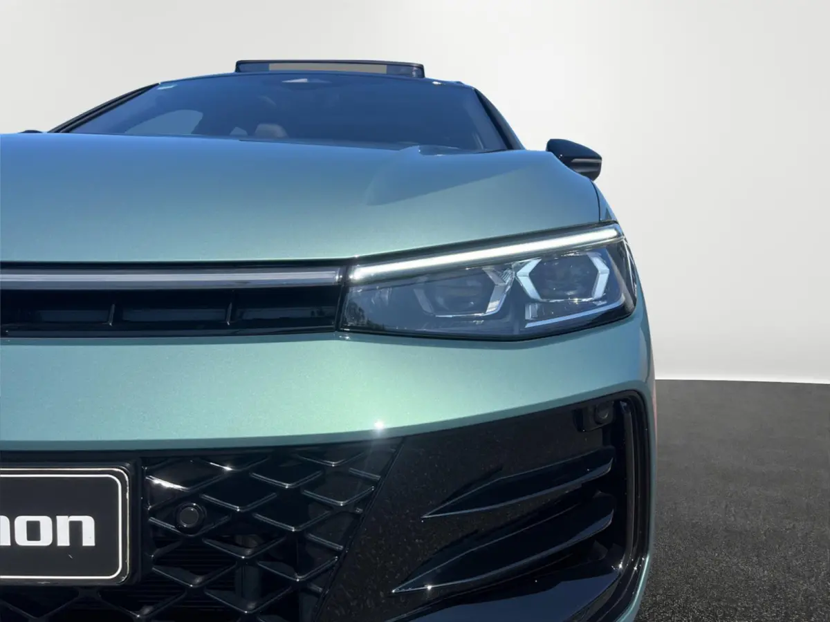 1.5 eHybrid R-Line Business | 272Pk | Trekhaak | Pano | 5J garantie | Blackstyle Plus | Harman Kardon | Alcantara hemel |