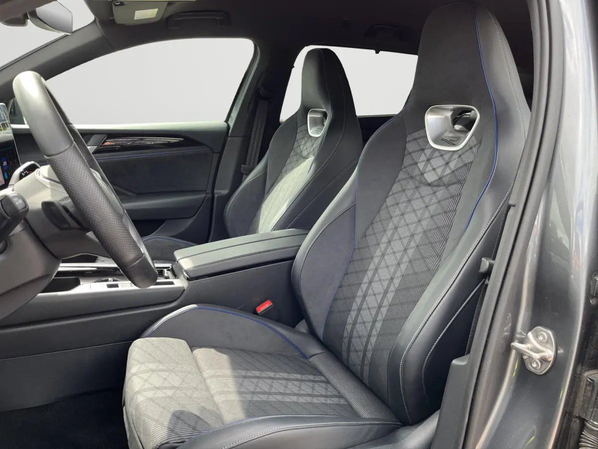 1.5 eHybrid R-Line Business | Trekhaak | 5J Garantie | Winterpakket | IQ.Drive | 272Pk | 98% |
