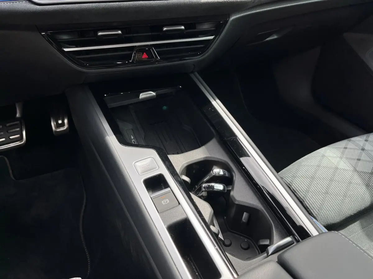 1.5 eHybrid R-Line Business | Trekhaak | 5J Garantie | Winterpakket | IQ.Drive | 272Pk | 98% |