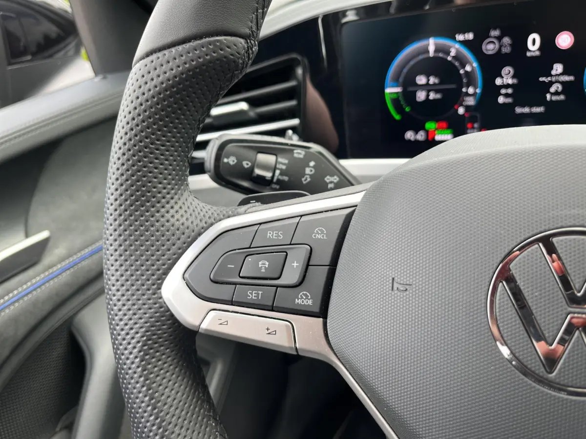 1.5 eHybrid R-Line Business | Trekhaak | 5J Garantie | Winterpakket | IQ.Drive | 272Pk | 98% |