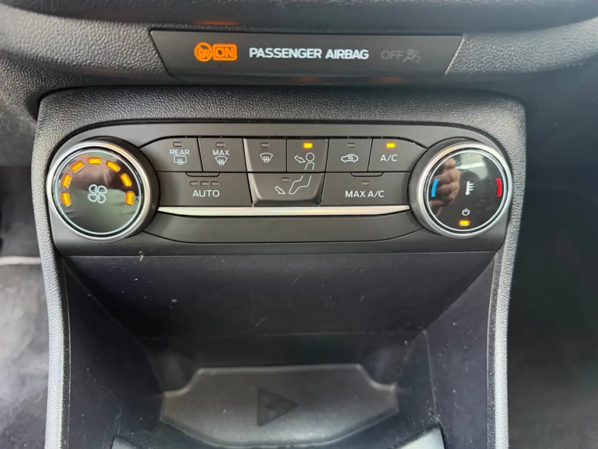 1.0 ECOB.HYBRIDE 125 PK TITANIUM NAVI AIRCO PDC