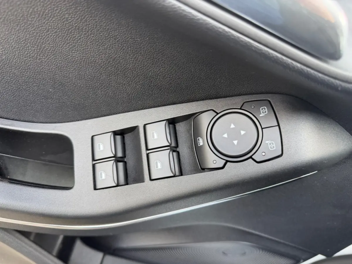 1.0 ECOB.HYBRIDE 125 PK TITANIUM NAVI AIRCO PDC