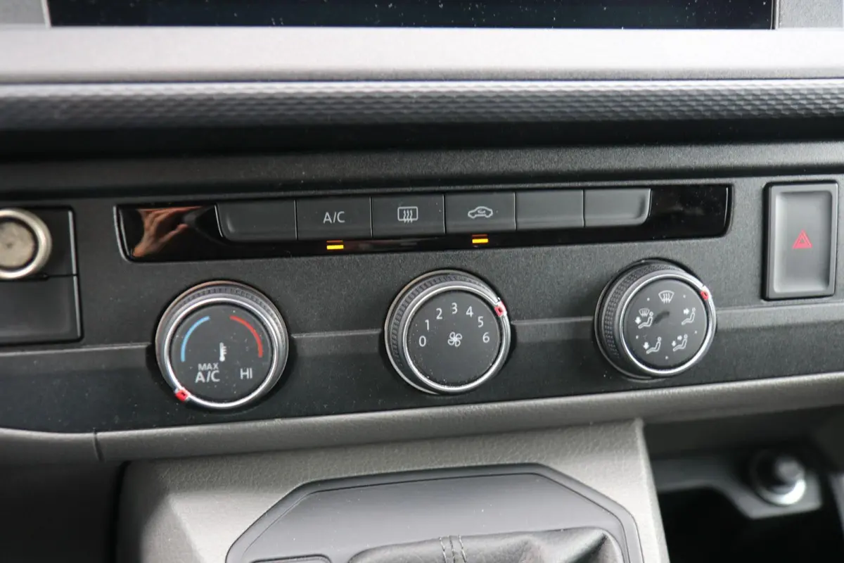 2.0 TDI 150pk DSG L1H1 28 | Navigatie | App Connect | Trekhaak | Parkeersensoren Achter | DAB+