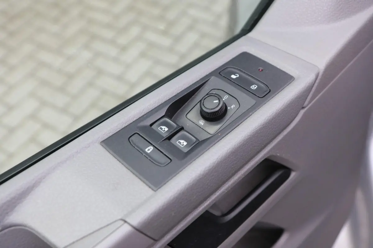 2.0 TDI 150pk DSG L1H1 28 | Navigatie | App Connect | Trekhaak | Parkeersensoren Achter | DAB+
