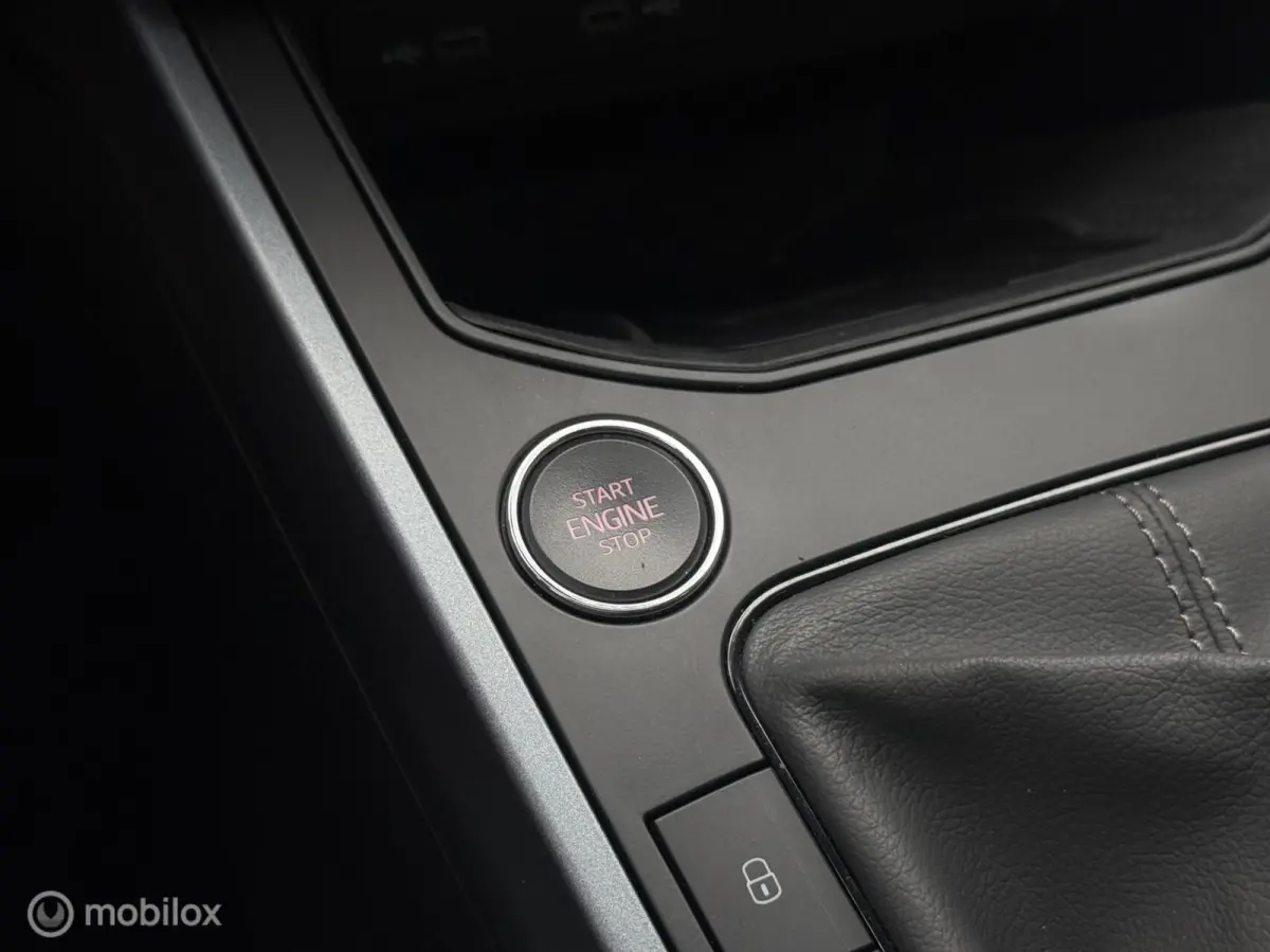 1.0 TSI Business | Leer | Camera | ACC | Virtual