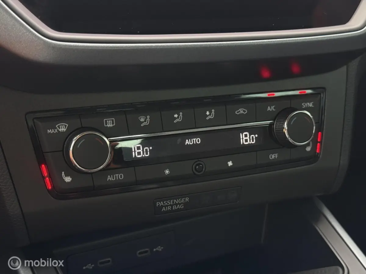 1.0 TSI Business | Leer | Camera | ACC | Virtual