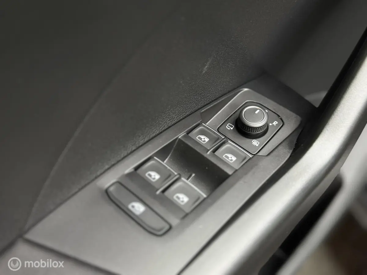 1.0 TSI R-Line|Led|Acc|Pdc|Carplay|Sfeer