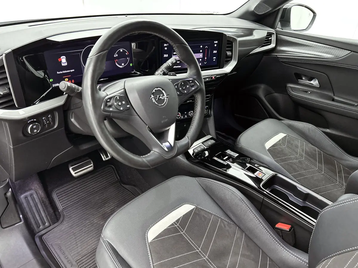 1.2 130pk Ultimate Automaat | Navigatie | Climate Control | Adaptieve Cruise Control | Achteruitrijcamera | Stoelmassage | LED Koplampen | Keyless Entry/Start | Verwarmbare Voorstoelen/Stuur
