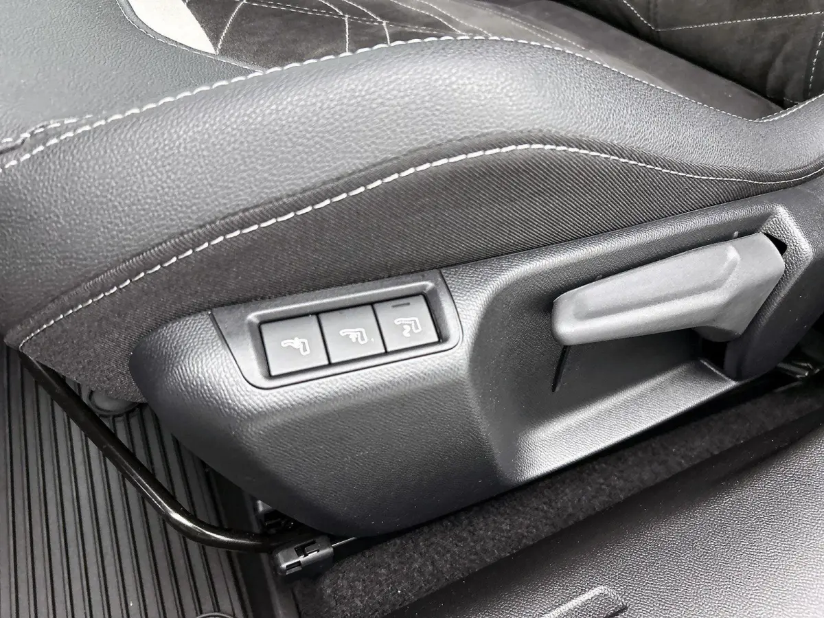1.2 130pk Ultimate Automaat | Navigatie | Climate Control | Adaptieve Cruise Control | Achteruitrijcamera | Stoelmassage | LED Koplampen | Keyless Entry/Start | Verwarmbare Voorstoelen/Stuur