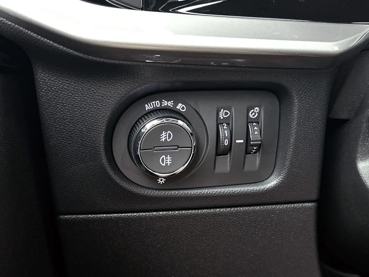 1.2 130pk Ultimate Automaat | Navigatie | Climate Control | Adaptieve Cruise Control | Achteruitrijcamera | Stoelmassage | LED Koplampen | Keyless Entry/Start | Verwarmbare Voorstoelen/Stuur
