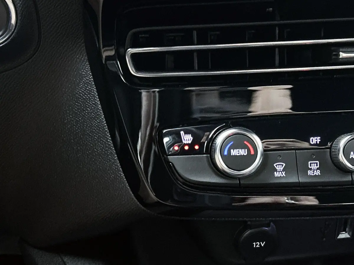 1.2 130pk Ultimate Automaat | Navigatie | Climate Control | Adaptieve Cruise Control | Achteruitrijcamera | Stoelmassage | LED Koplampen | Keyless Entry/Start | Verwarmbare Voorstoelen/Stuur