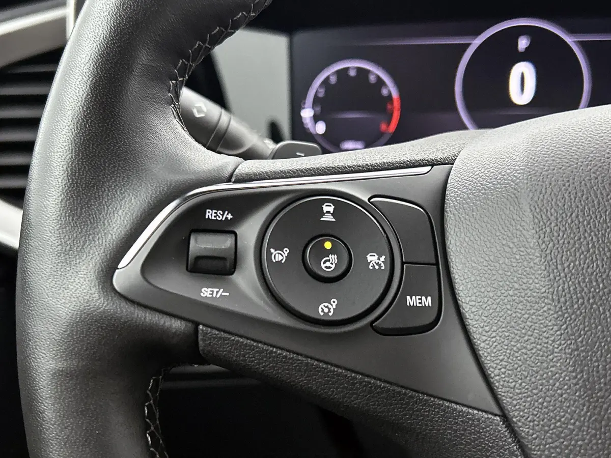 1.2 130pk Ultimate Automaat | Navigatie | Climate Control | Adaptieve Cruise Control | Achteruitrijcamera | Stoelmassage | LED Koplampen | Keyless Entry/Start | Verwarmbare Voorstoelen/Stuur