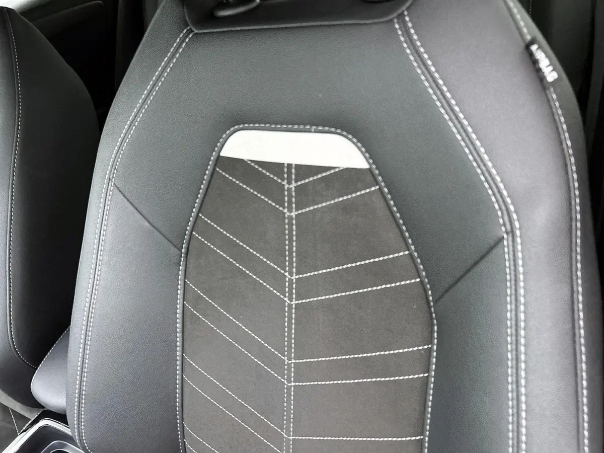 1.2 130pk Ultimate Automaat | Navigatie | Climate Control | Adaptieve Cruise Control | Achteruitrijcamera | Stoelmassage | LED Koplampen | Keyless Entry/Start | Verwarmbare Voorstoelen/Stuur