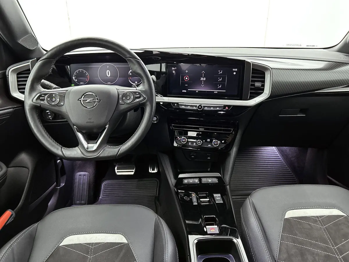 1.2 130pk Ultimate Automaat | Navigatie | Climate Control | Adaptieve Cruise Control | Achteruitrijcamera | Stoelmassage | LED Koplampen | Keyless Entry/Start | Verwarmbare Voorstoelen/Stuur