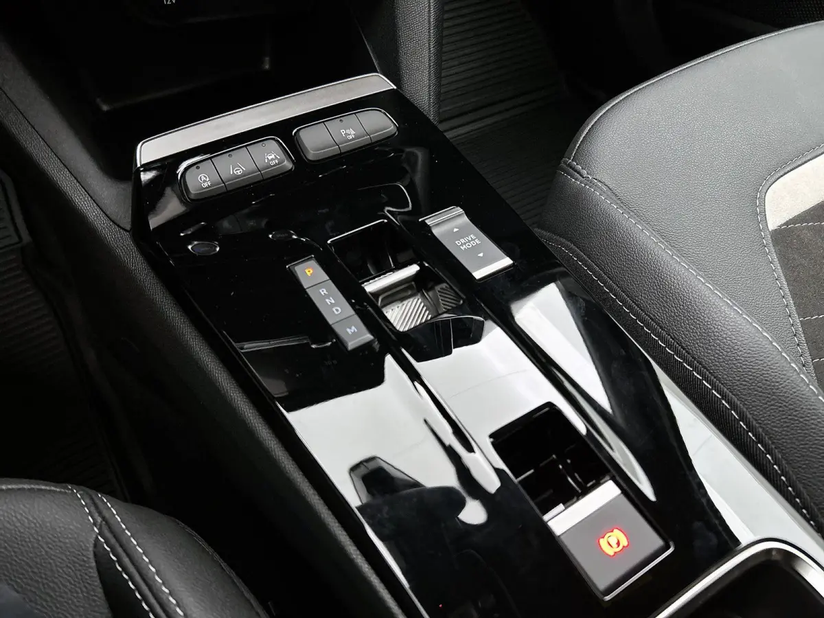 1.2 130pk Ultimate Automaat | Navigatie | Climate Control | Adaptieve Cruise Control | Achteruitrijcamera | Stoelmassage | LED Koplampen | Keyless Entry/Start | Verwarmbare Voorstoelen/Stuur