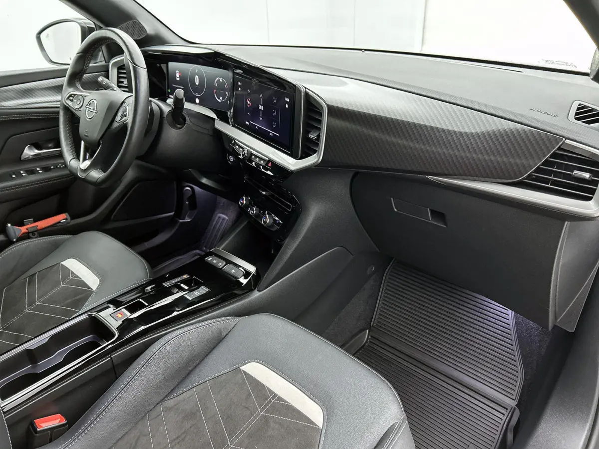 1.2 130pk Ultimate Automaat | Navigatie | Climate Control | Adaptieve Cruise Control | Achteruitrijcamera | Stoelmassage | LED Koplampen | Keyless Entry/Start | Verwarmbare Voorstoelen/Stuur