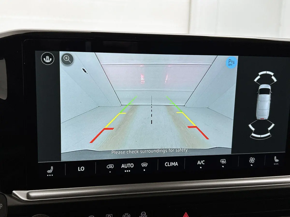 L2H1 Life DC 64 kWh 136PK Dubbele Cabine Automaat | Achteruitrijcamera | Parkeernsensoren Voor + Achter | Cruise Control | Lane Assist | Multifunctioneel Stuurwiel | Airco | Apple/Android Ca