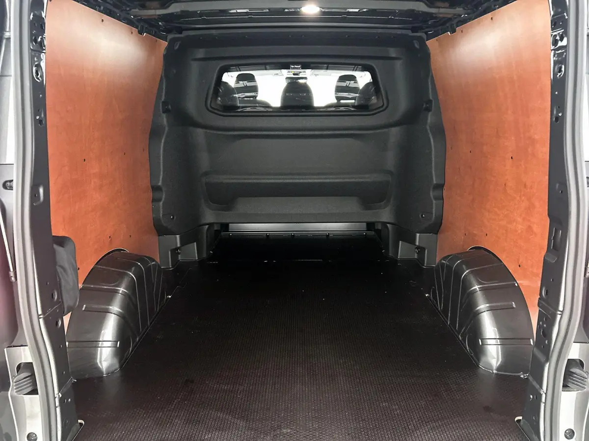 L2H1 Life DC 64 kWh 136PK Dubbele Cabine Automaat | Achteruitrijcamera | Parkeernsensoren Voor + Achter | Cruise Control | Lane Assist | Multifunctioneel Stuurwiel | Airco | Apple/Android Ca