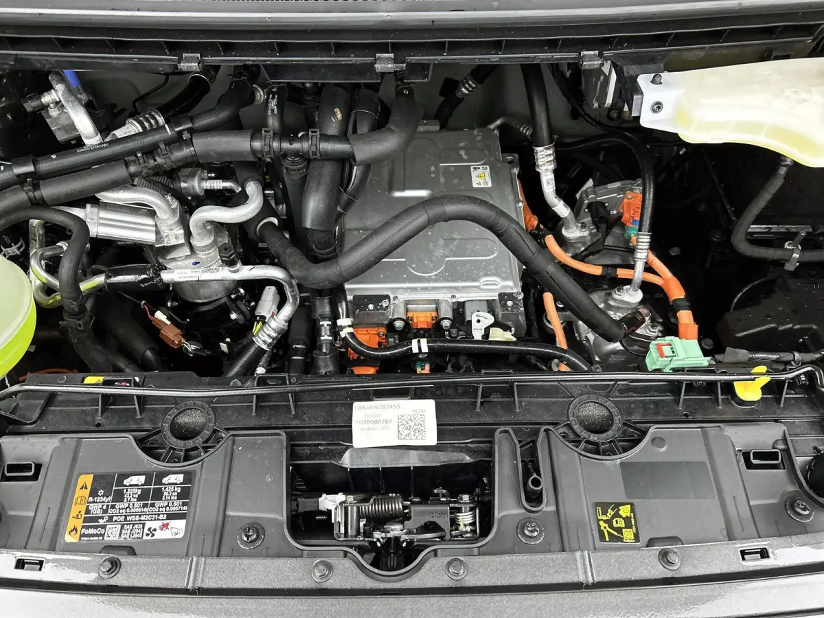L2H1 Life DC 64 kWh 136PK Dubbele Cabine Automaat | Achteruitrijcamera | Parkeernsensoren Voor + Achter | Cruise Control | Lane Assist | Multifunctioneel Stuurwiel | Airco | Apple/Android Ca