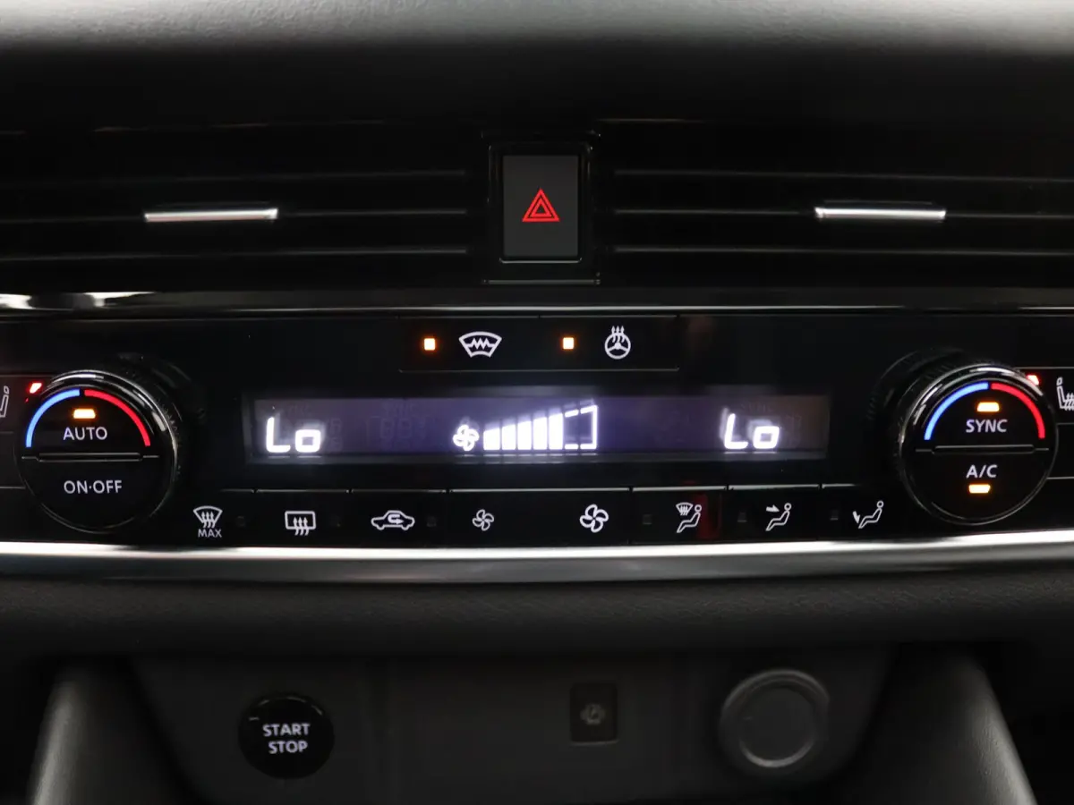 e-Power 190pk N-Connecta Panoramadak | Head-up display