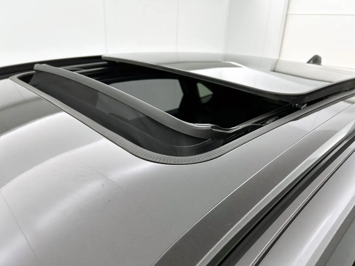 E-Tense 300pk 4x4 Etoile Automaat | Schuif-/Kanteldak | Camera Voor + Achter | Elektrisch Verstelb. Bestuurdersstoel | Elektrische Klep | Leder | 19"LMV | Full-LED |