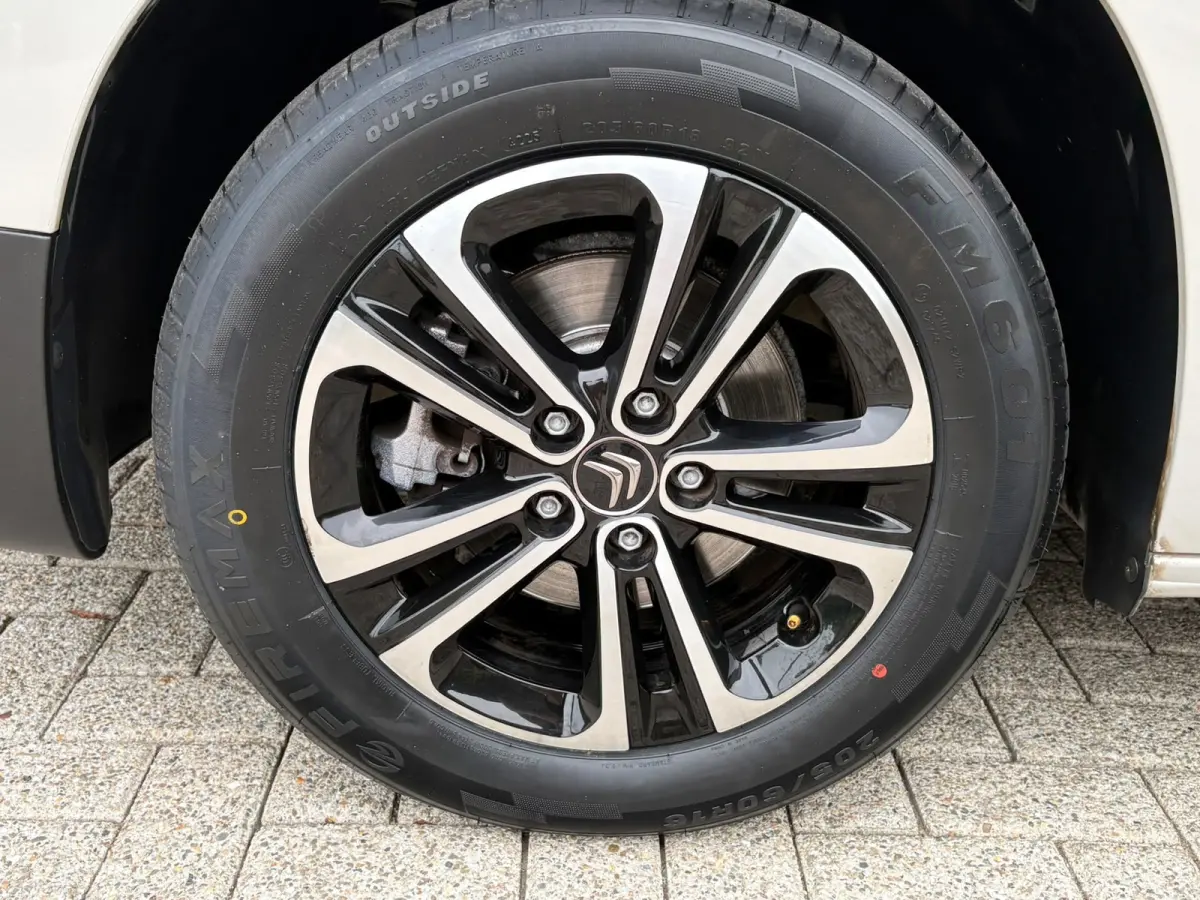 1.2 PureTech Shine XTR! WEINIG KM ! GARANTIE !