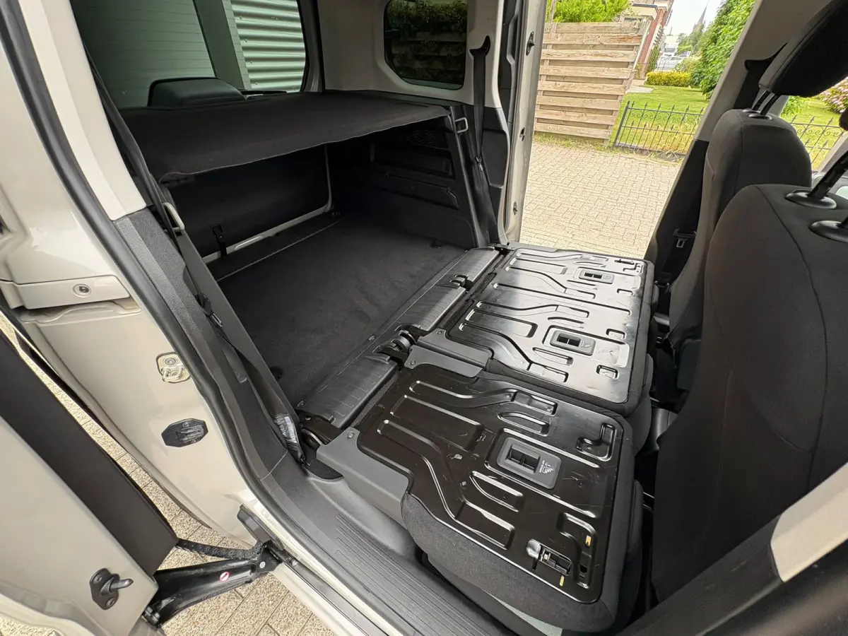 1.2 PureTech Shine XTR! WEINIG KM ! GARANTIE !